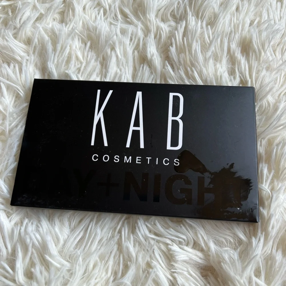 KAB‎ Cosmetics day + night eyeshadow palette brand new in box